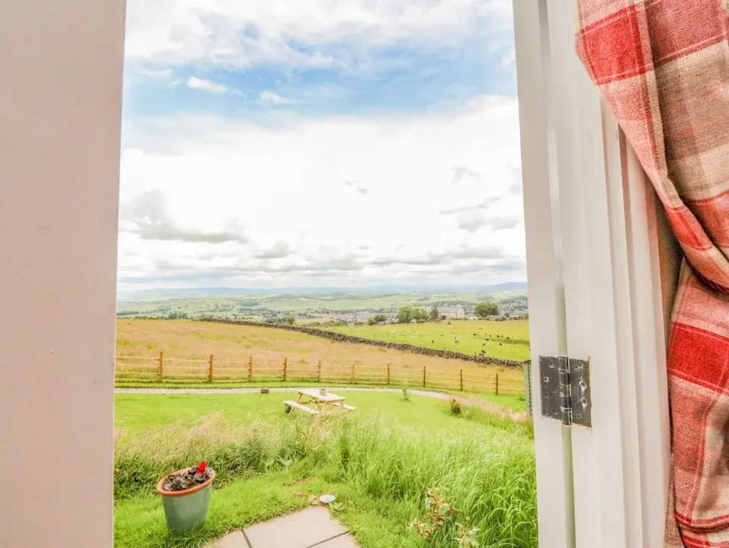 The Journeyman Luxury Shepherds Hut