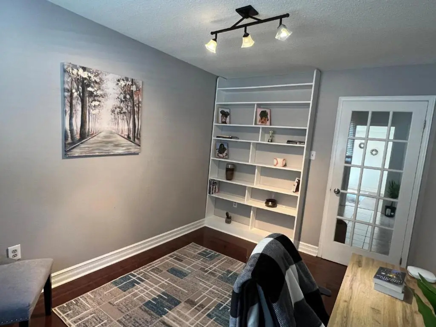 Fresh, Chic, Spacious Home With Everything U Need