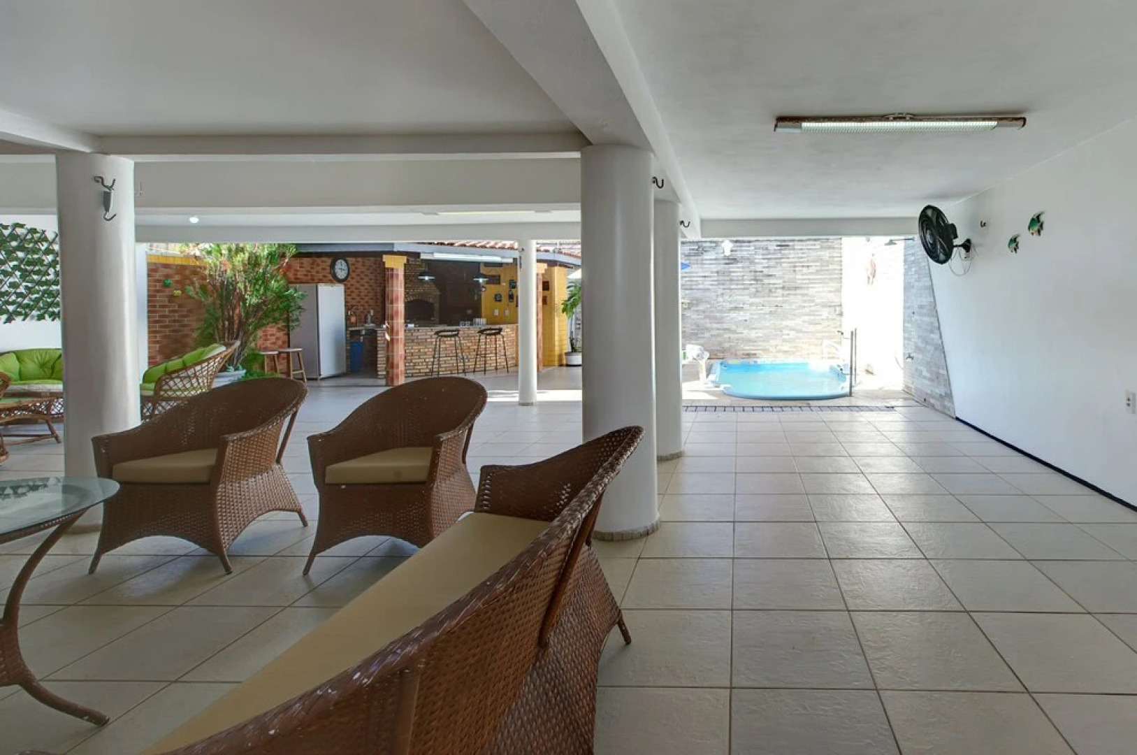 Casa com piscina privativa perto do mar