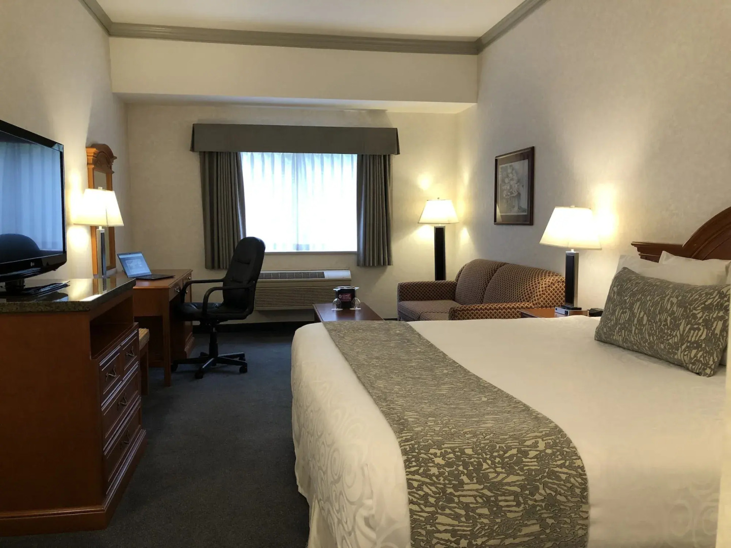 Coast Abbotsford Hotel & Suites