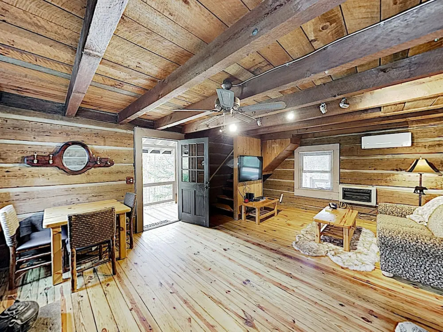 New Listing! Updated W/ Hot Tub On 2 Acres 1 Bedroom Cabin