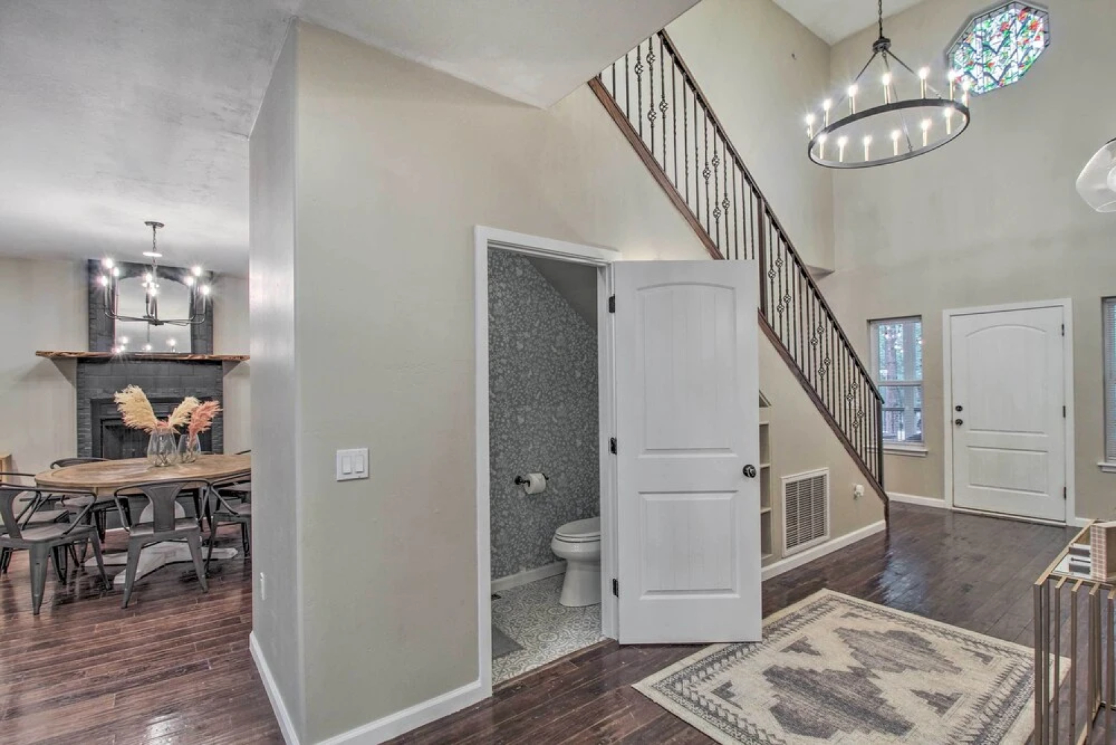 2 Mi to Lake: Marvelous Pinetop Home w/ Fireplaces