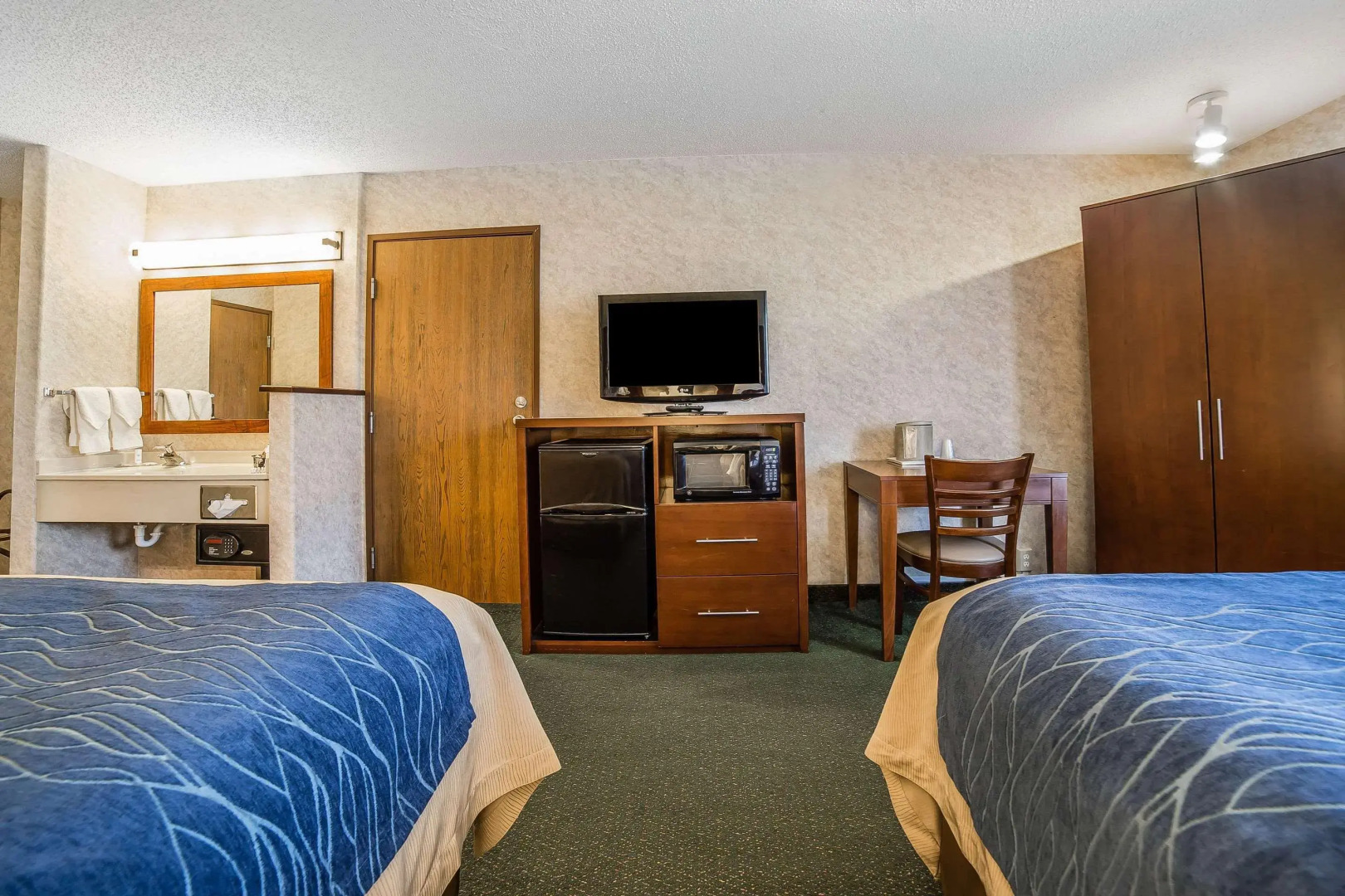 Yellowstone River Inn & Suites