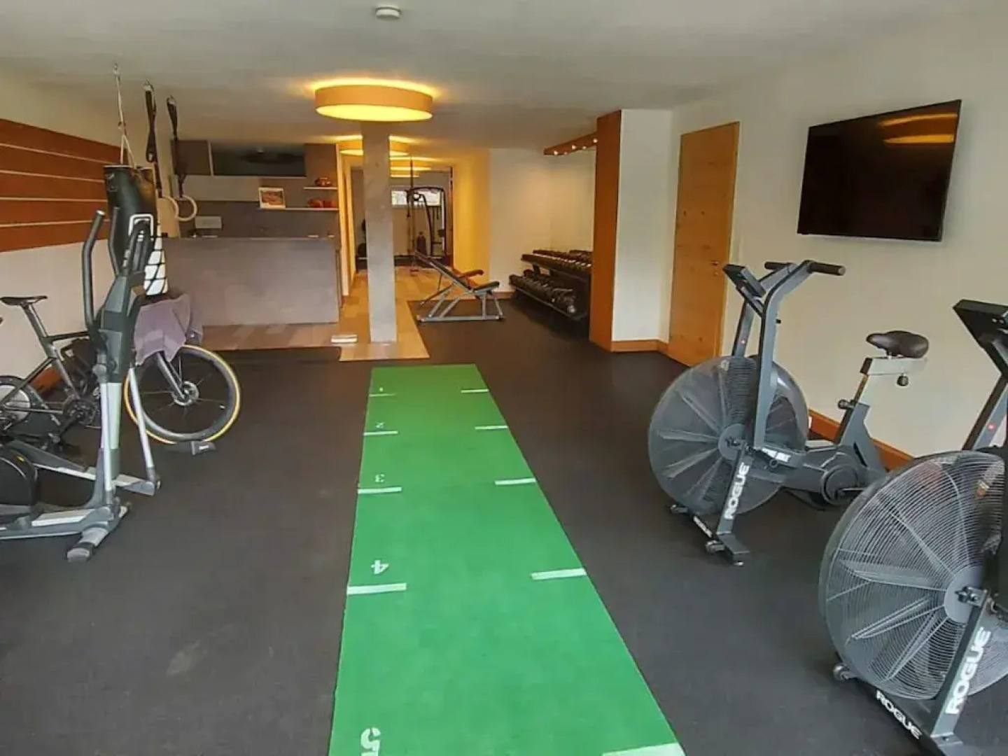 Beautiful Flat in Hart With Fitness Room