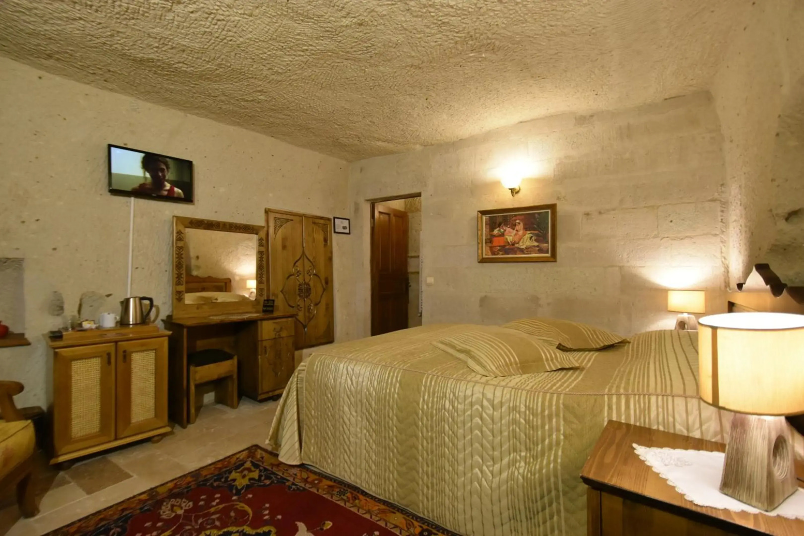 Harman Cave Hotel