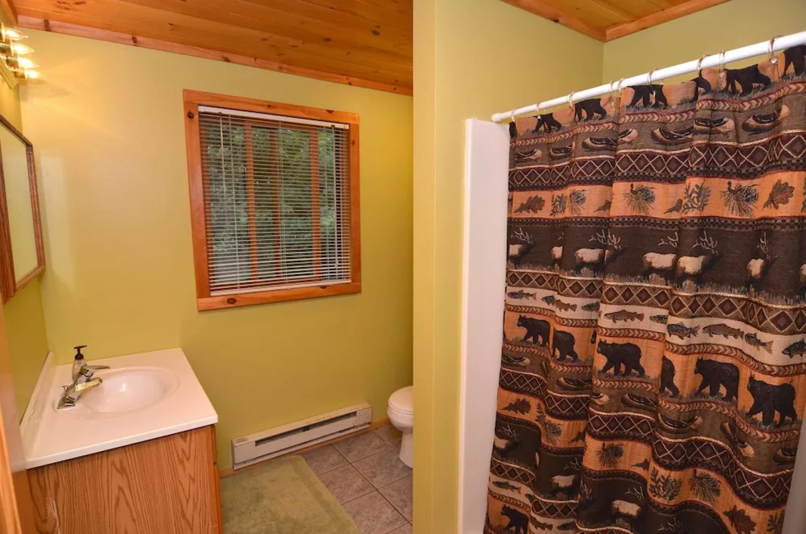 Pineview 3 Bedrooms 2 Bathrooms Condo