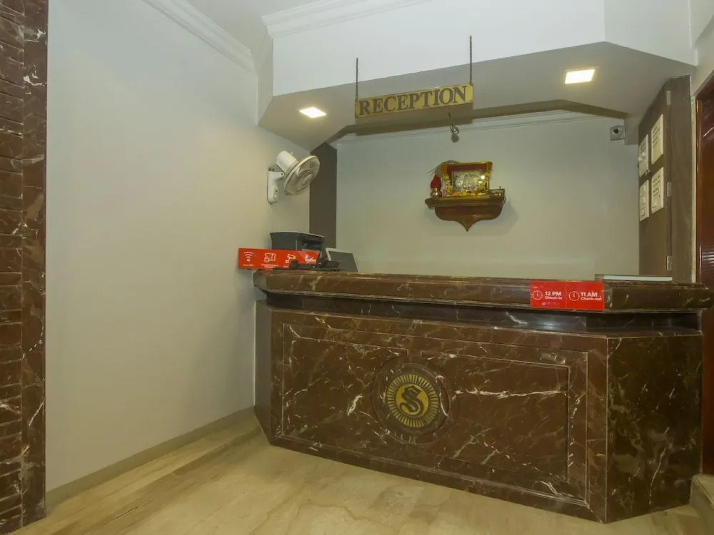 OYO 18748 Hotel Metro Palace