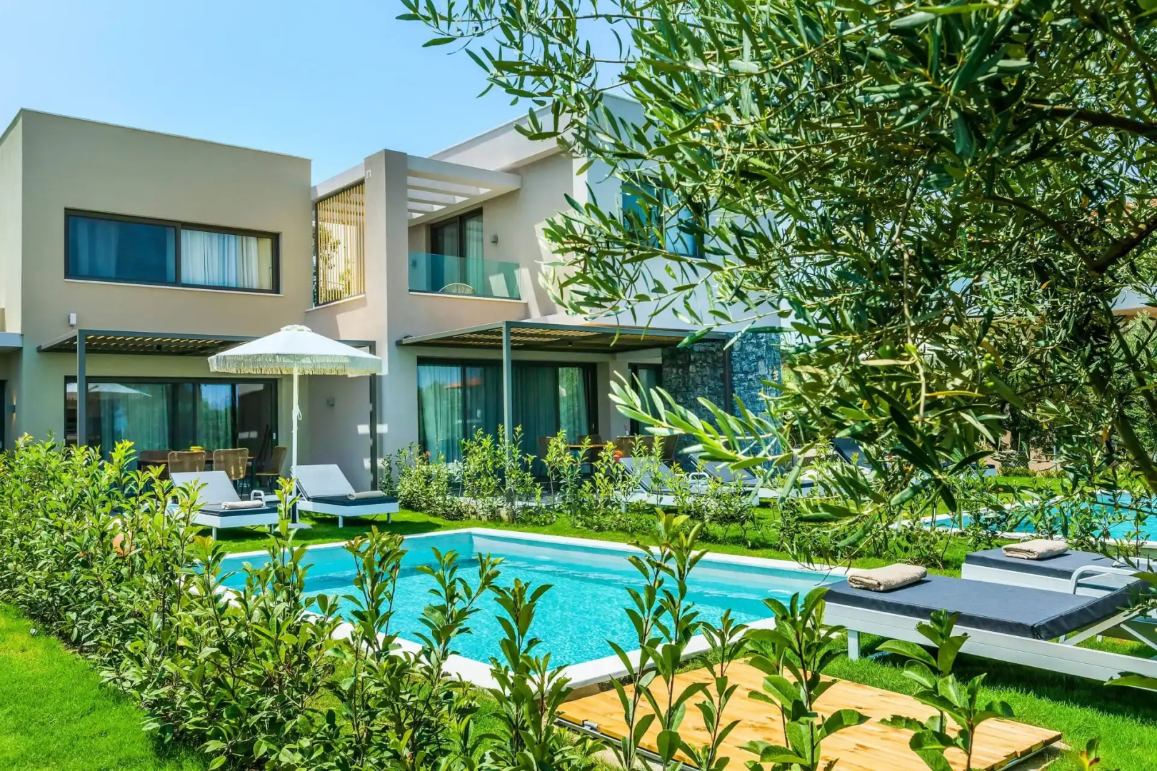 Dionisos Luxury Villas