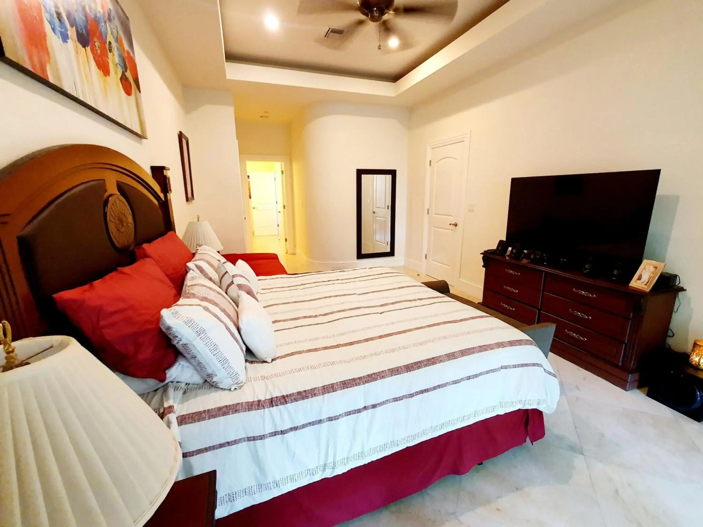 Villa Segovia @ Landmark by the Sea