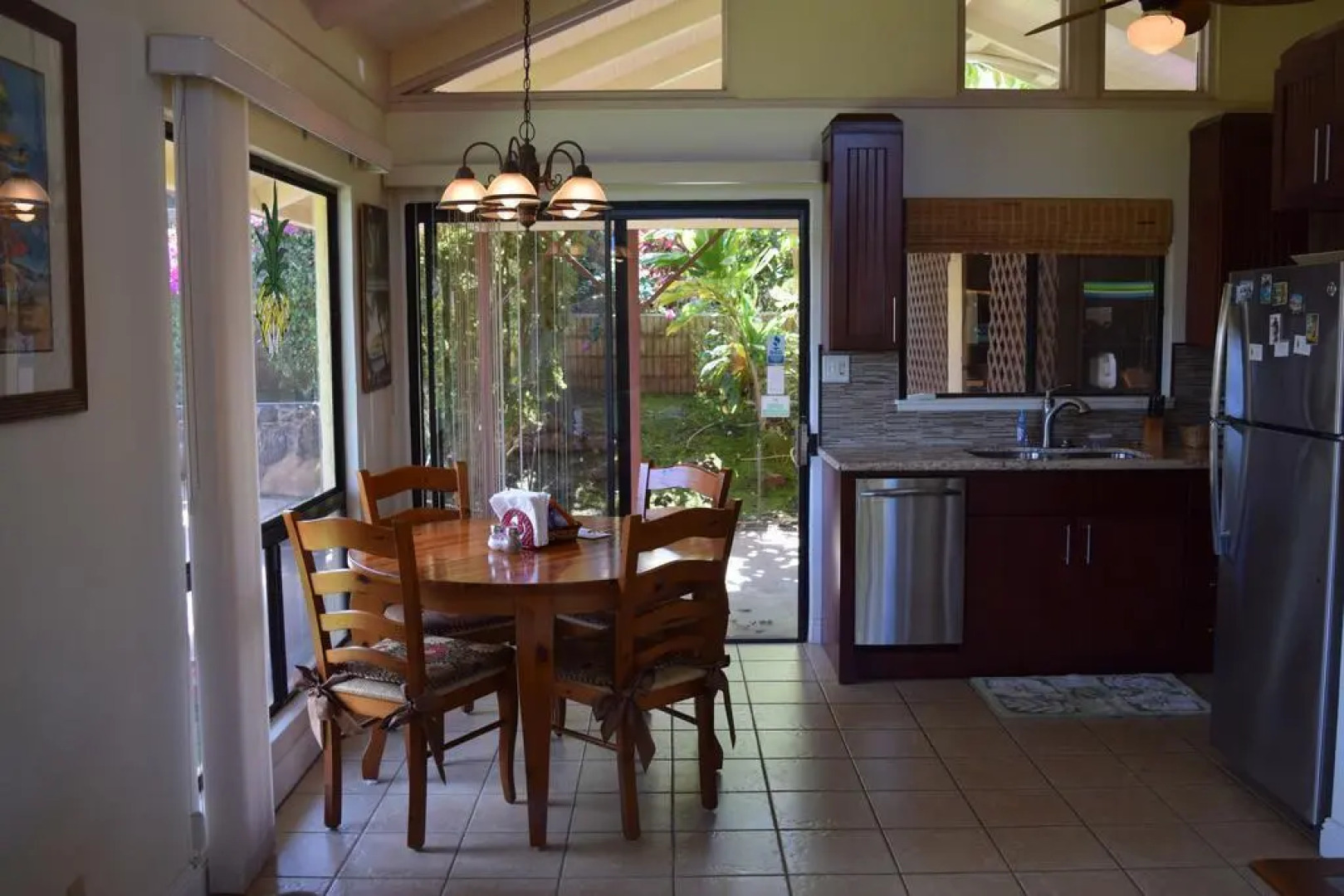 Hale Huanani Bed And Breakfast