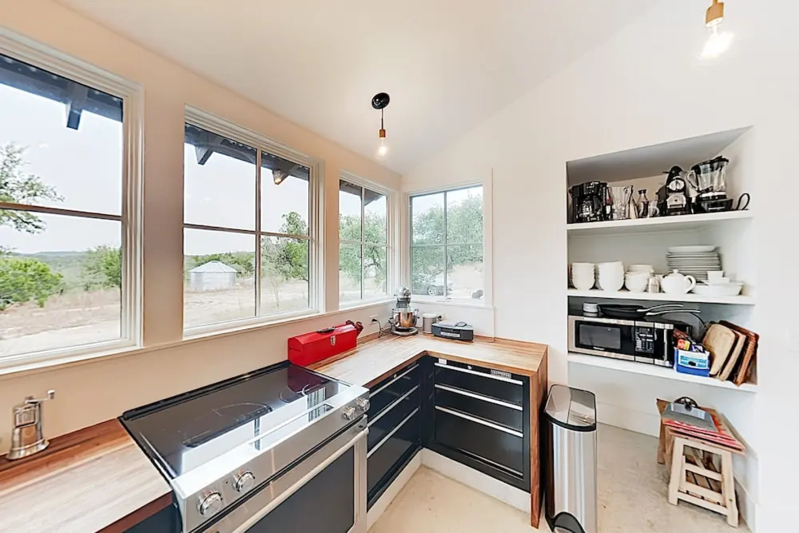 Hill Country Home - 3 Br home by RedAwning