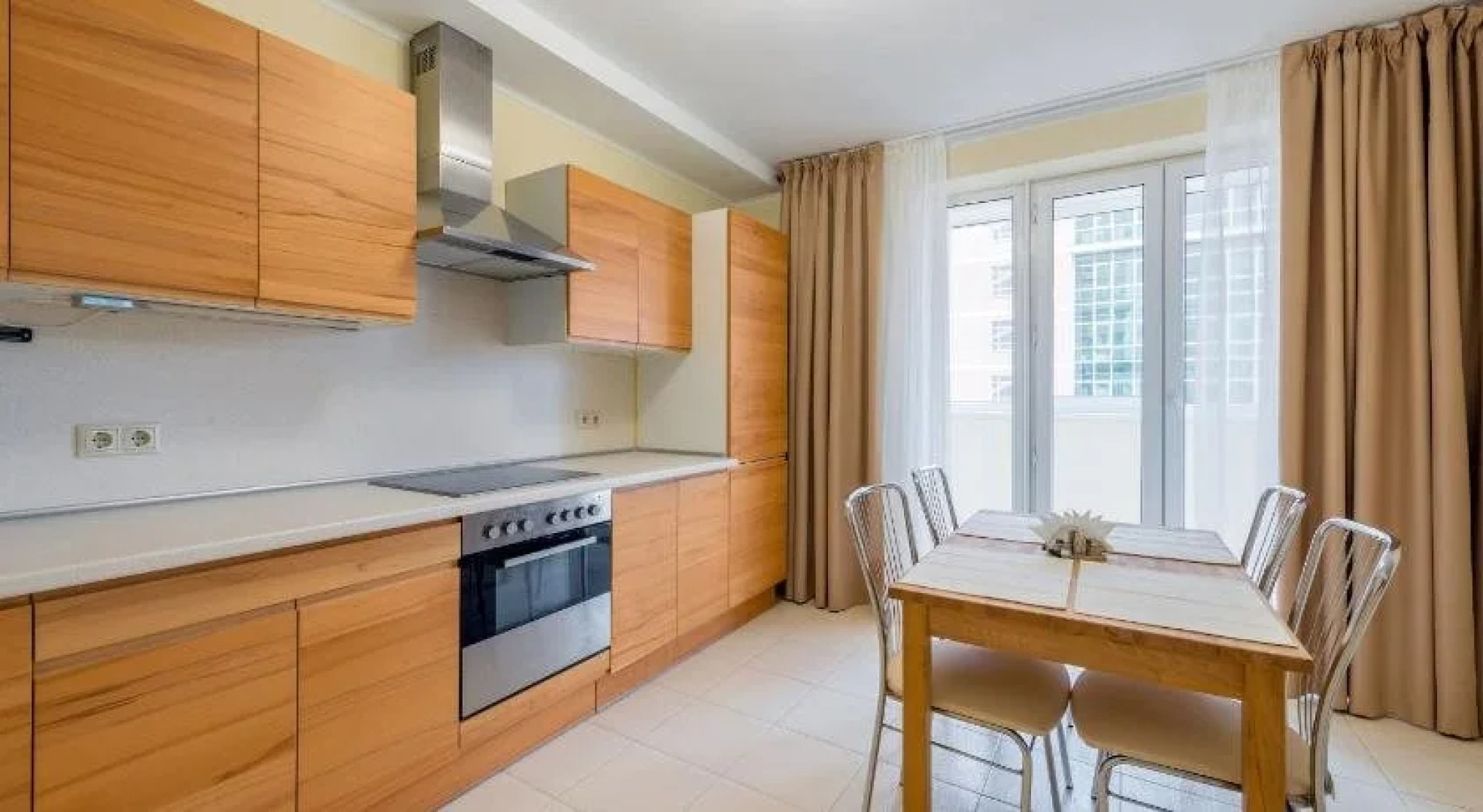 V Dvukh Shagakh na Festivalnom