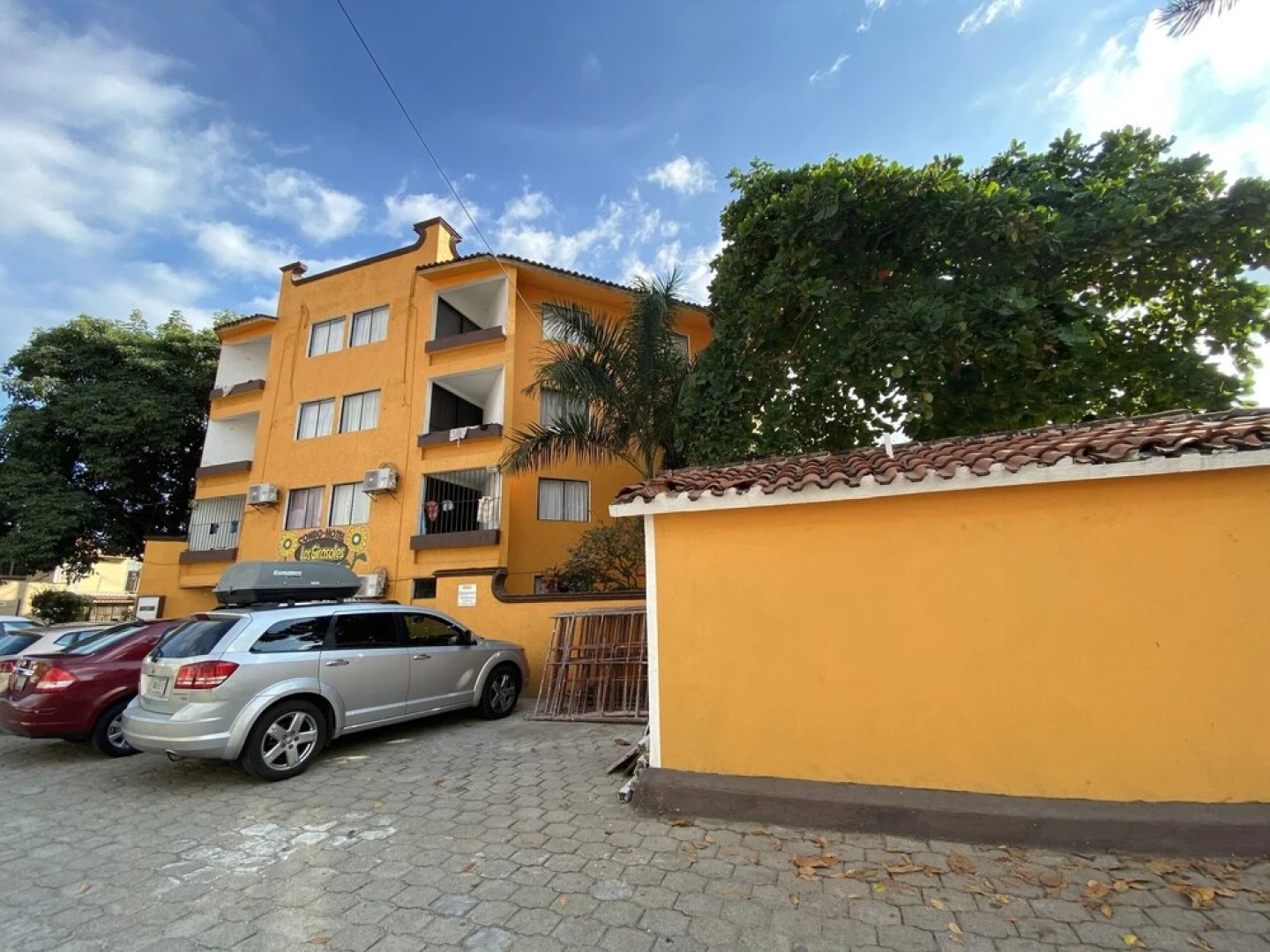 Condo Hotel Los Girasoles