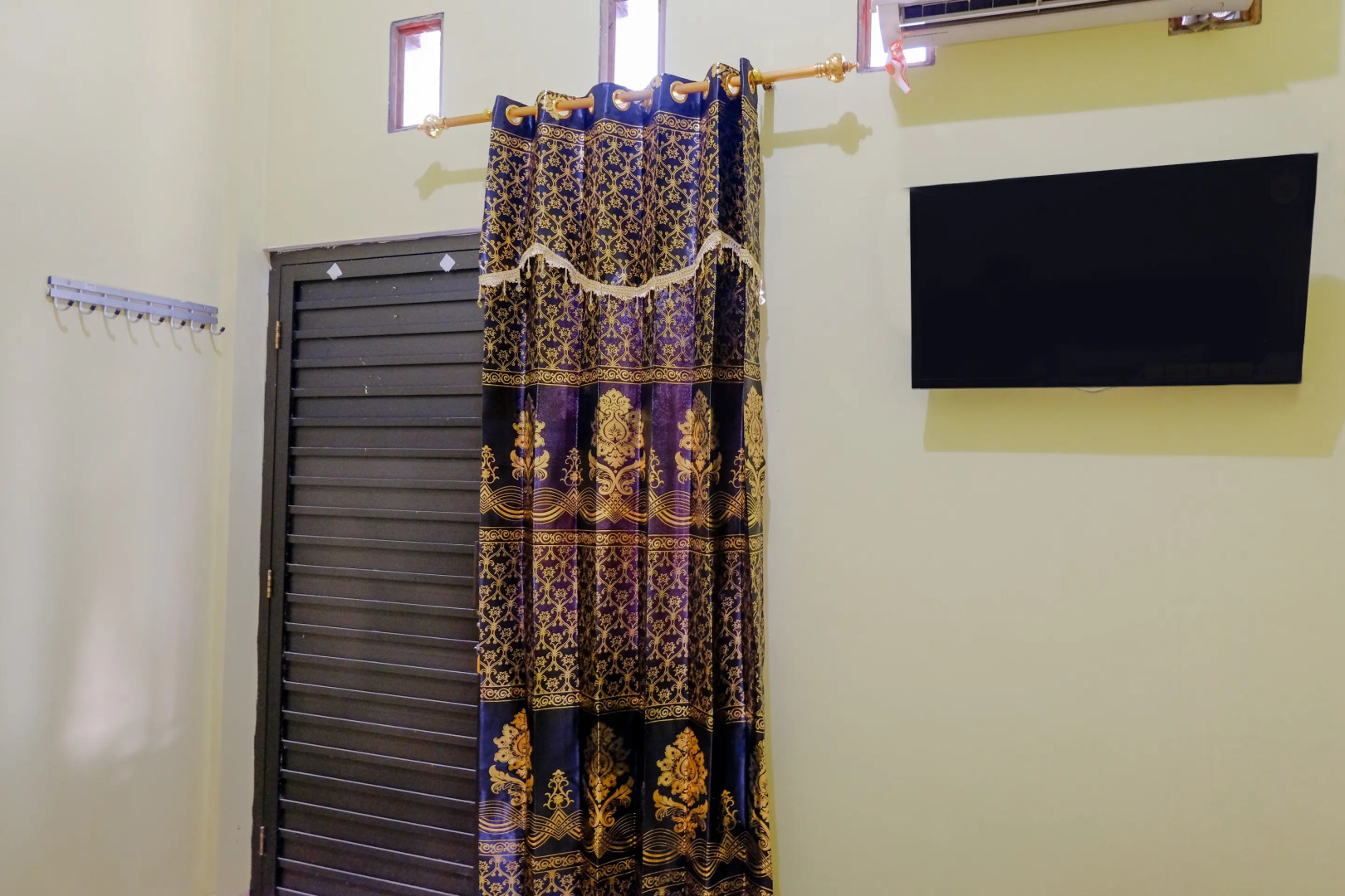 OYO 1784 Hj. Aniek Residence