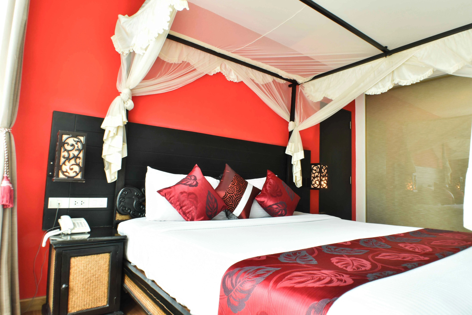 Boss Suites Nana Hotel