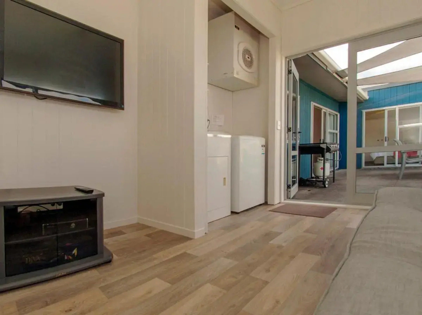 Sands Beach House - Matarangi Holiday Home