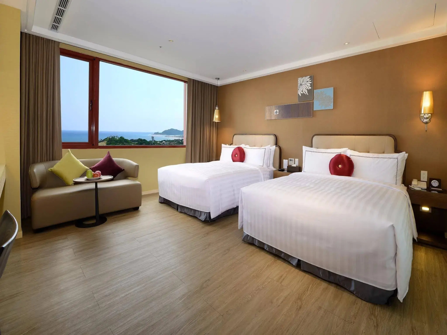 Shiny Ocean Hotel