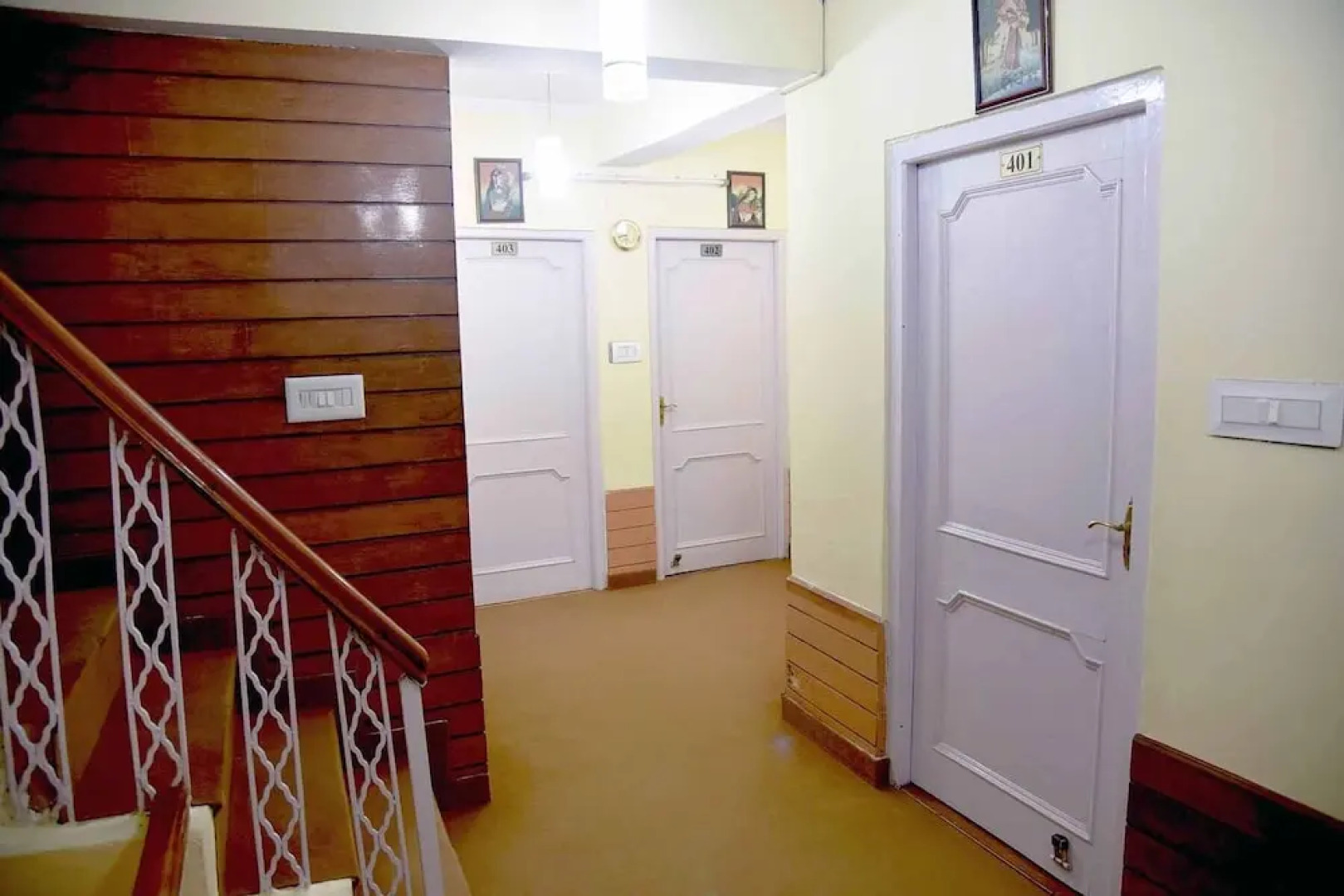 Hotel Snow Crest Inn