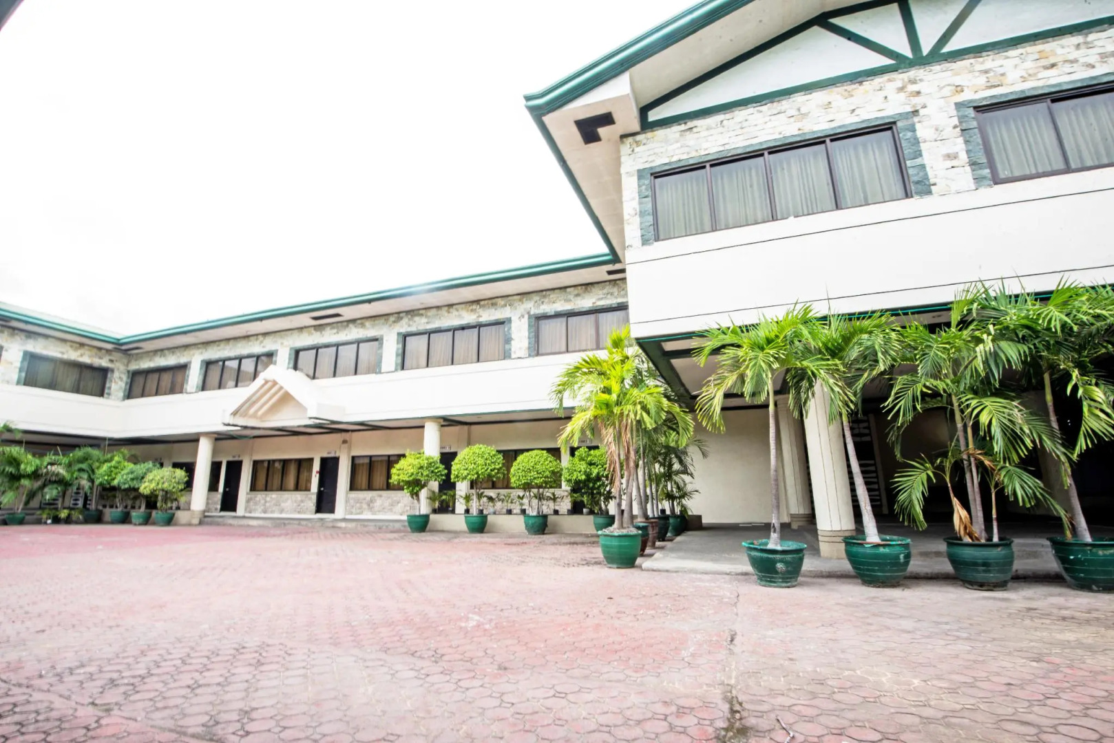 Family Country Hotel & Convention Center