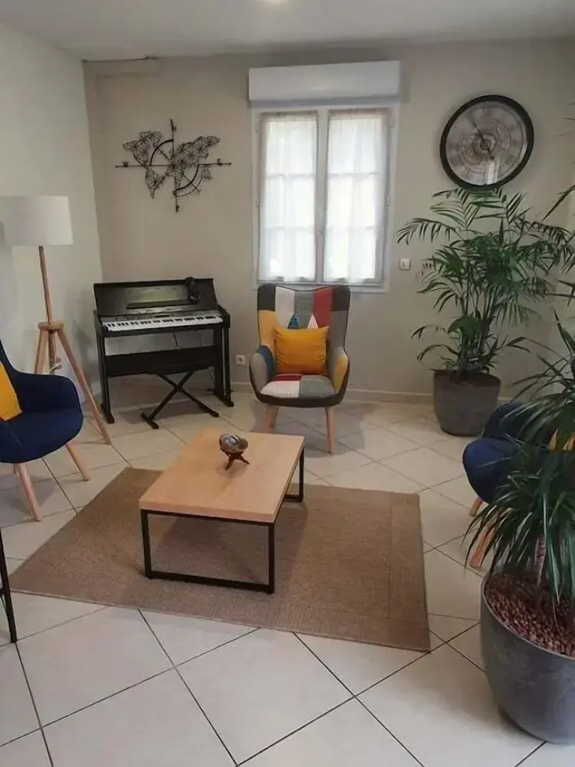 LA MARINA-Center-Parking-StationtoParis