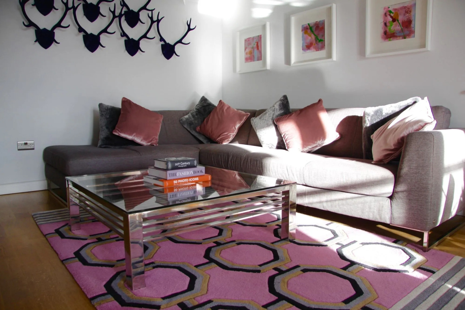 Lux Living Apartments - Marino Place