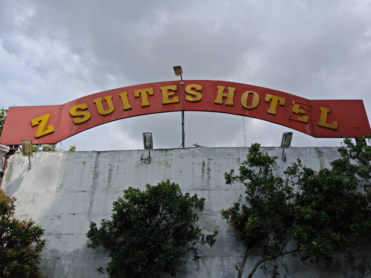 OYO 2574 Z Suites Hotel