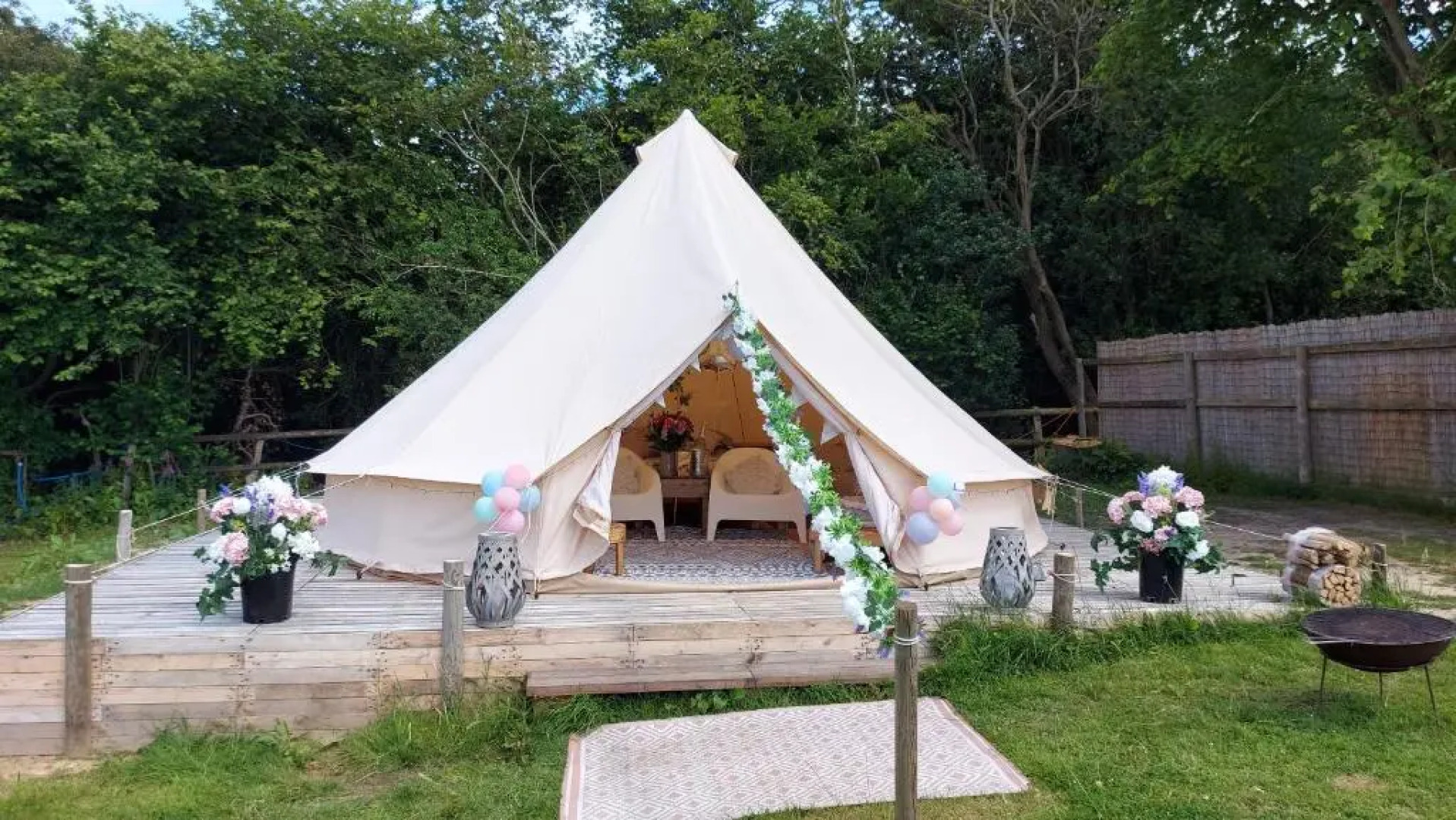 Hopgarden Glamping - Luxury 6m bell tent