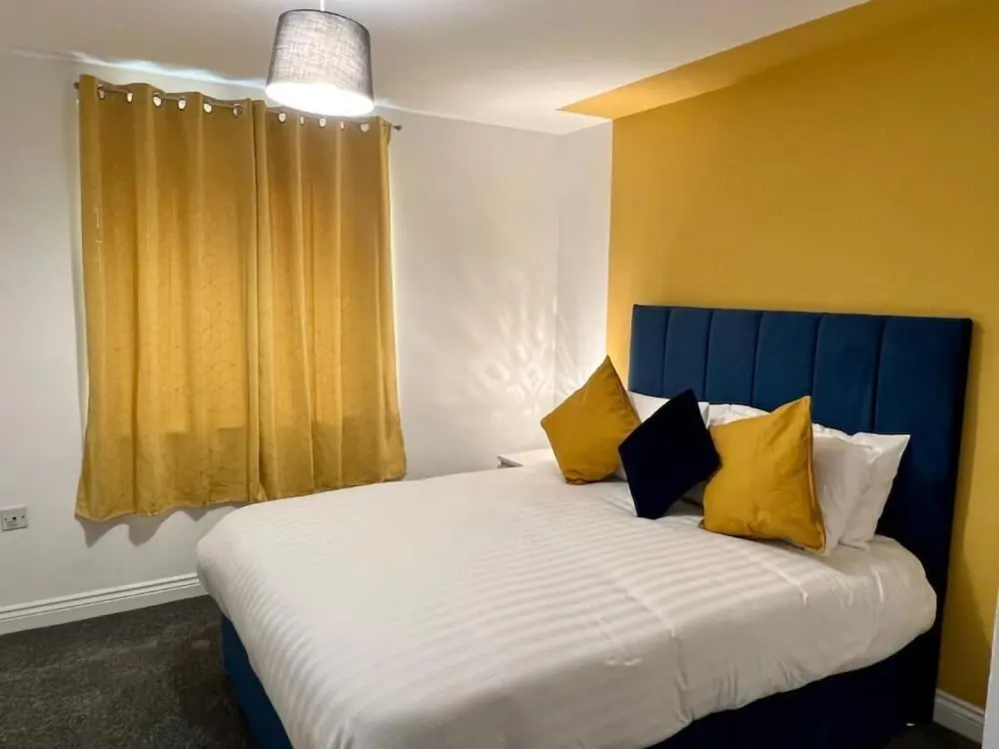 Lovely 2 Bedroom Apartment, 2 Bathrooms Parking