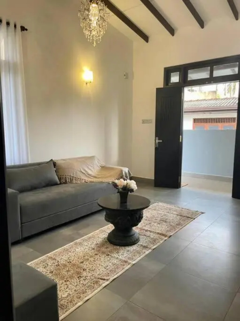 Lovely 2-bedroom holiday home with free parking.