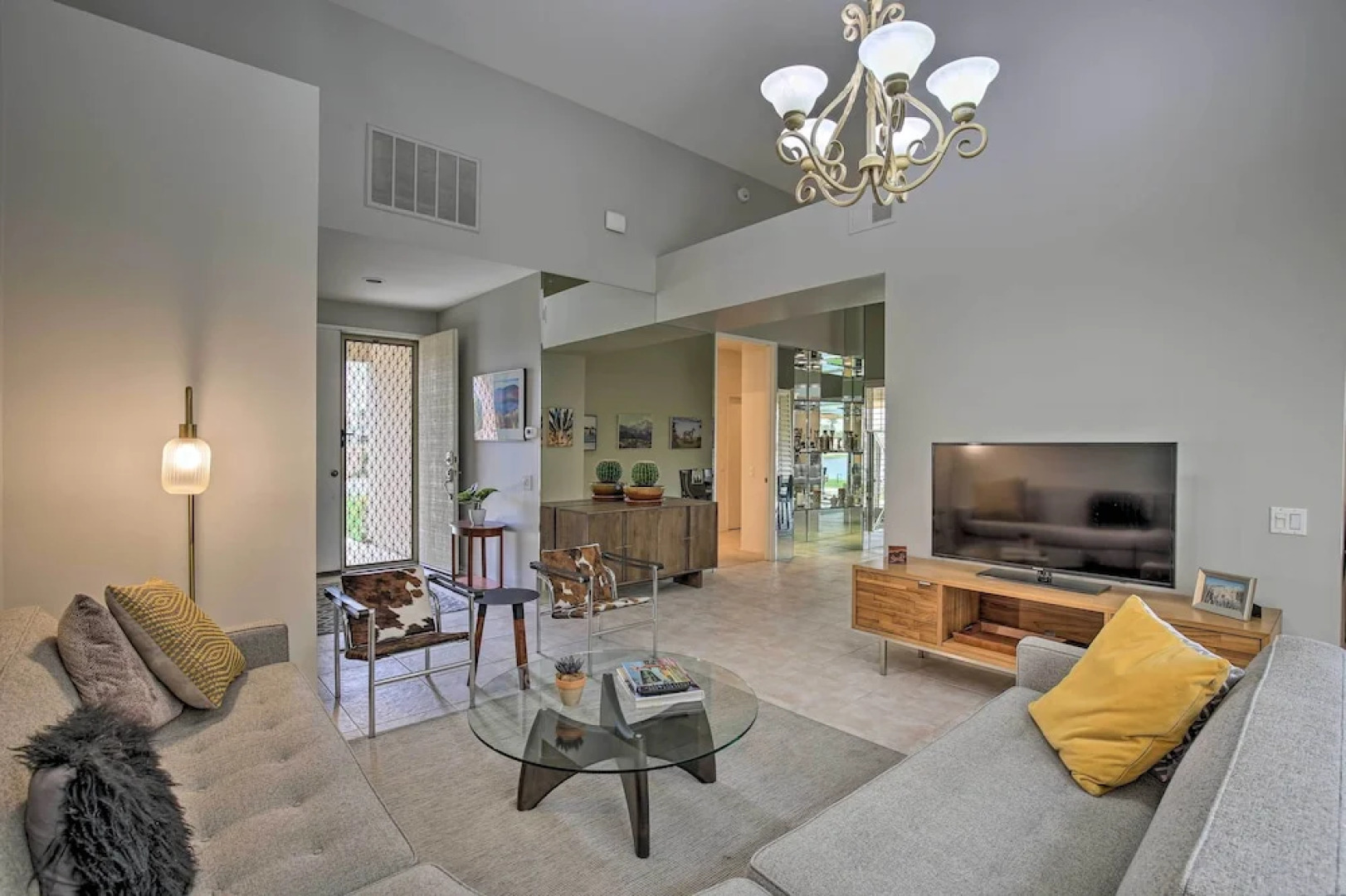 Rancho Mirage Condo w/ Mtn Views + Pool Access