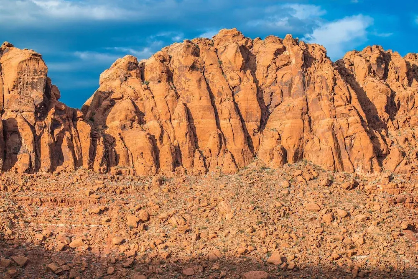 Luxury Service 3 King Suites & Pool – Sleeps 8 – Daily HK home