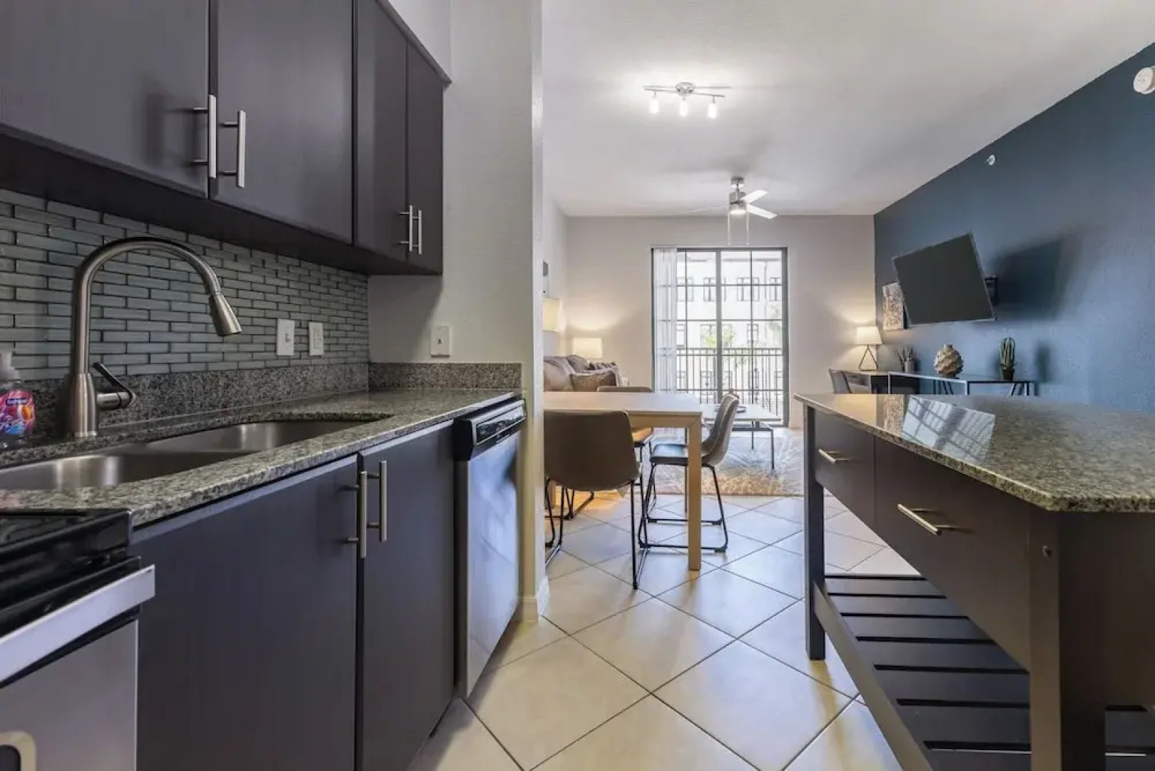 Miramar Apartments By Landing