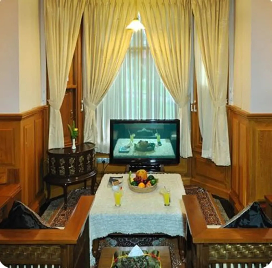 Royal Reward Resort