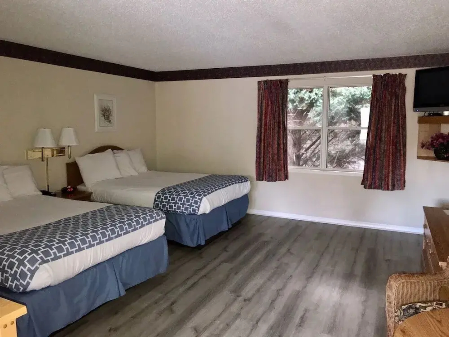 Four Seasons Inn