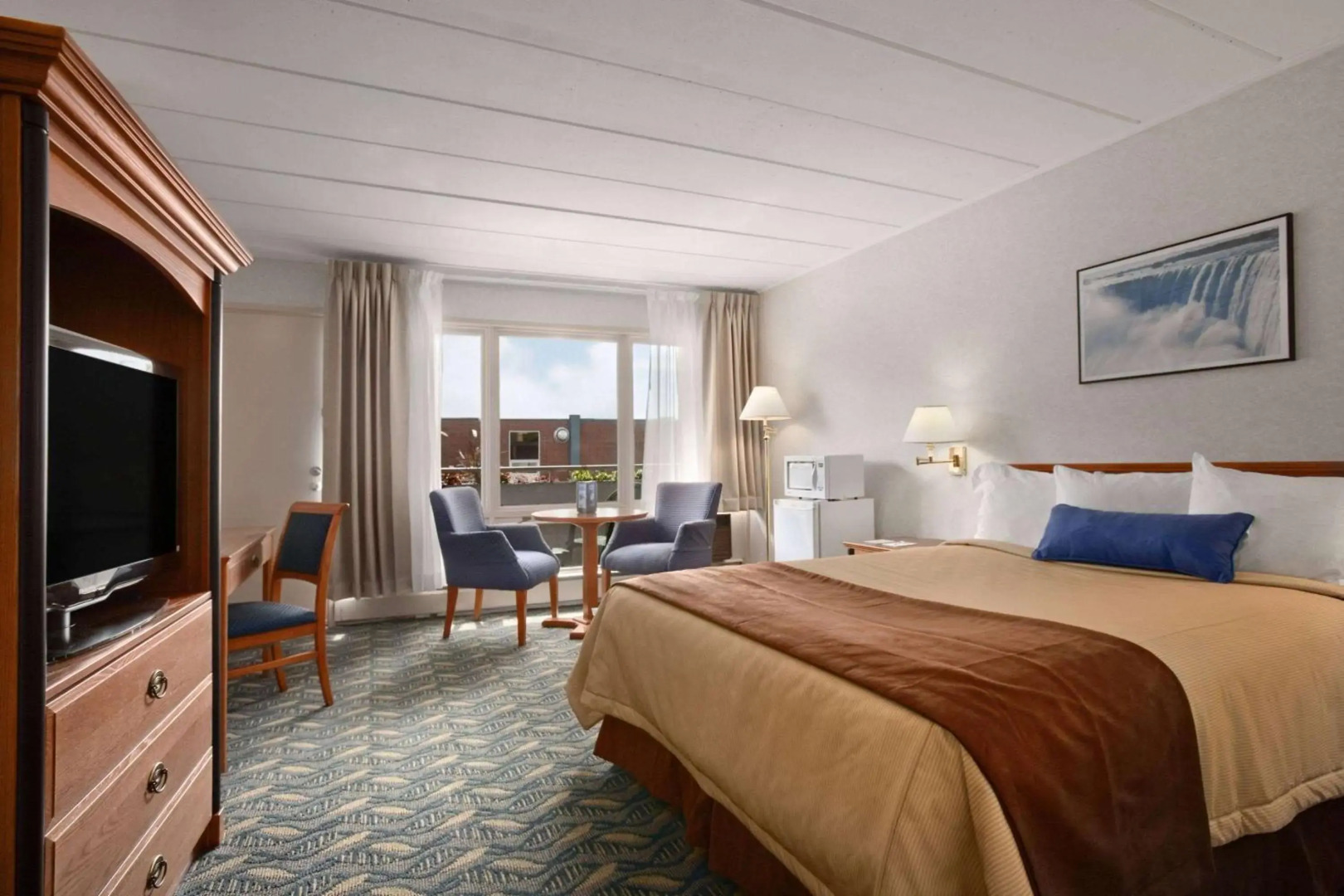 Travelodge by Wyndham Niagara Falls at the Falls