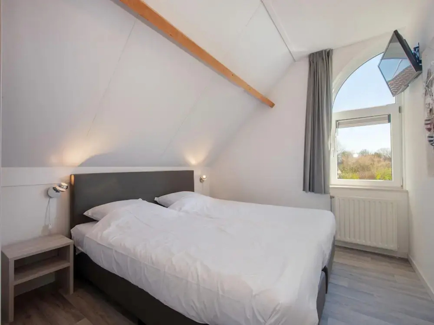 Comfortable Villa With Combi-microwave, Near the Beach