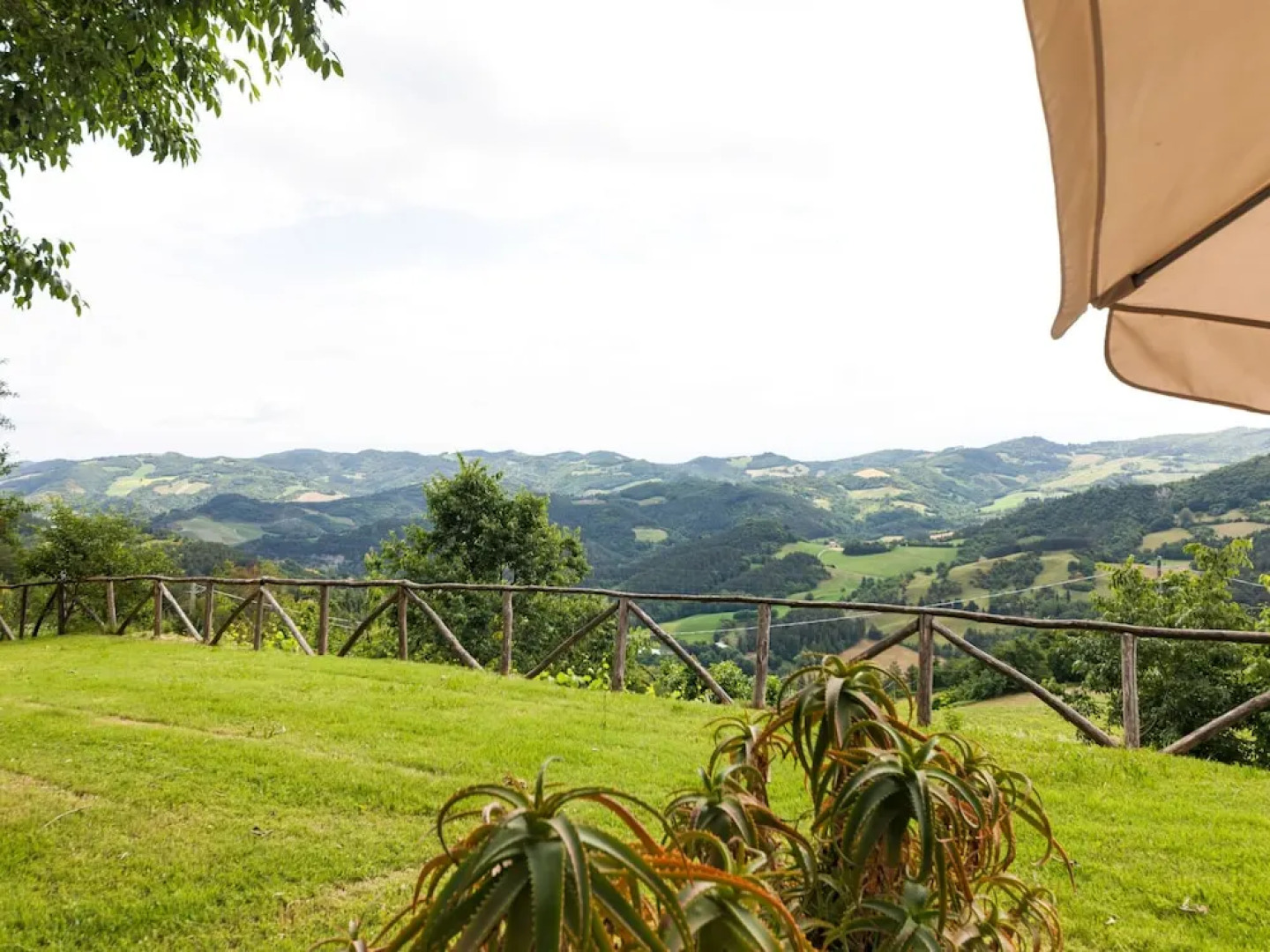 House on the Property Next to an Ancient Villa With a View of the Hills and Pool