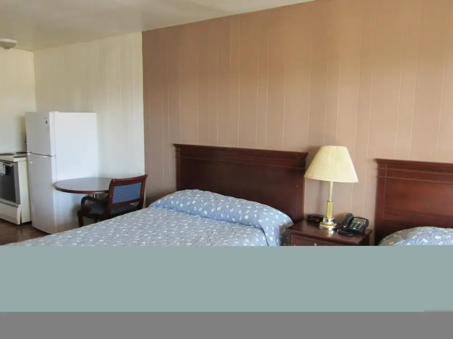 Chetwynd Court Motel