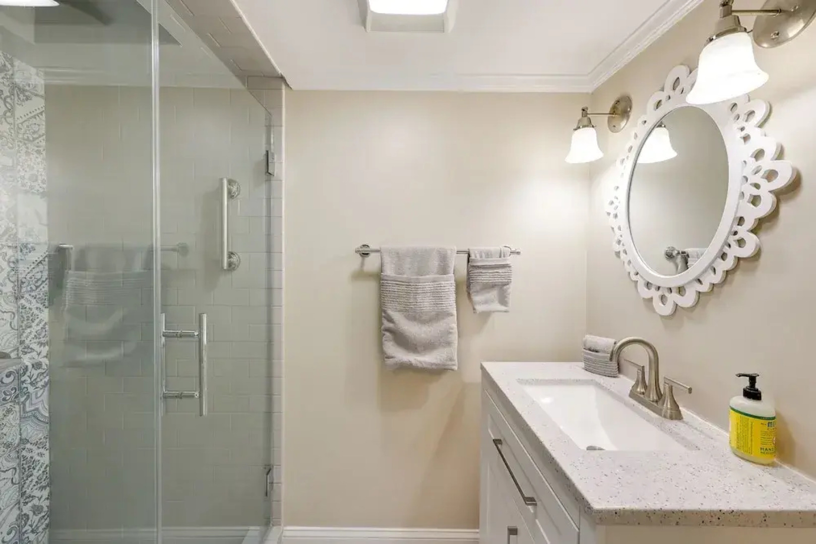 Modern Alexandria Townhome ~ 2 Mi to Old Town!