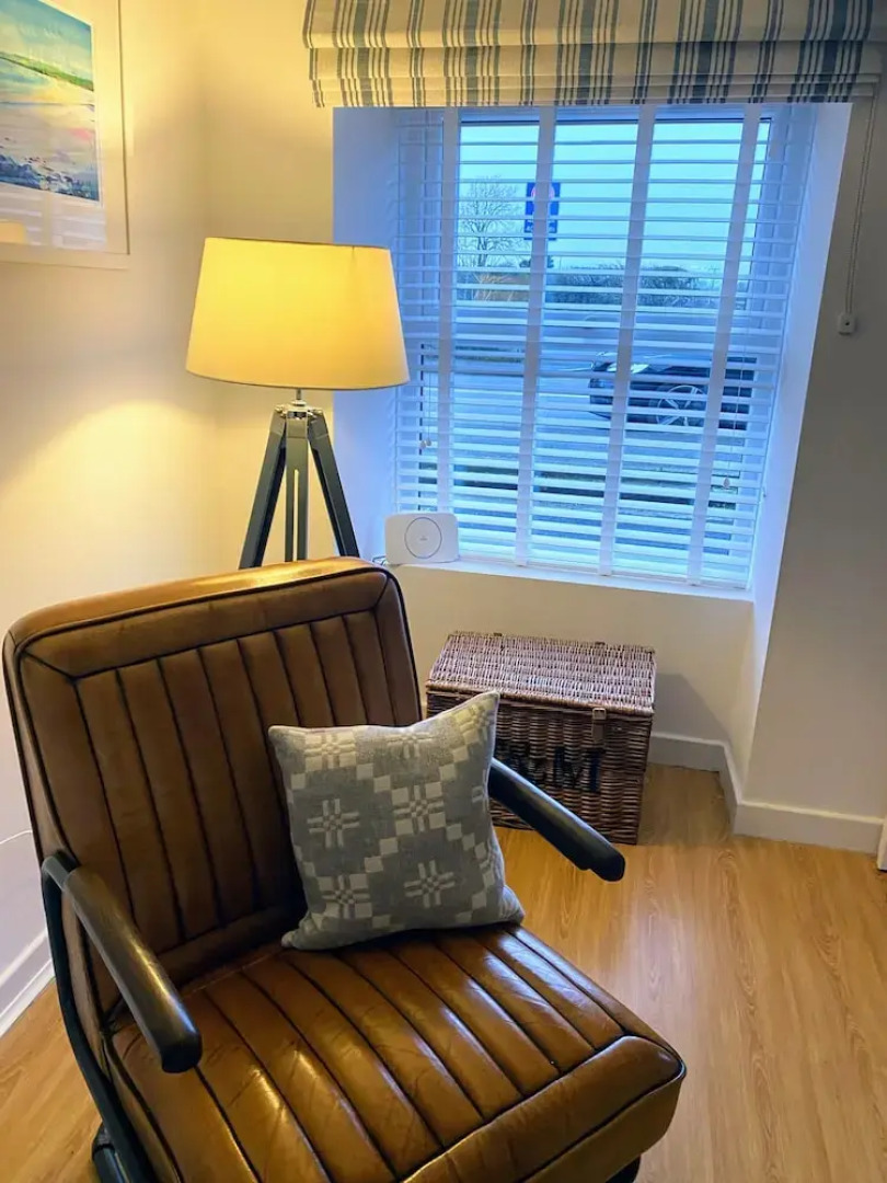 Anglesey Retreat - 2 Beds - Sleeps 3 - Parking