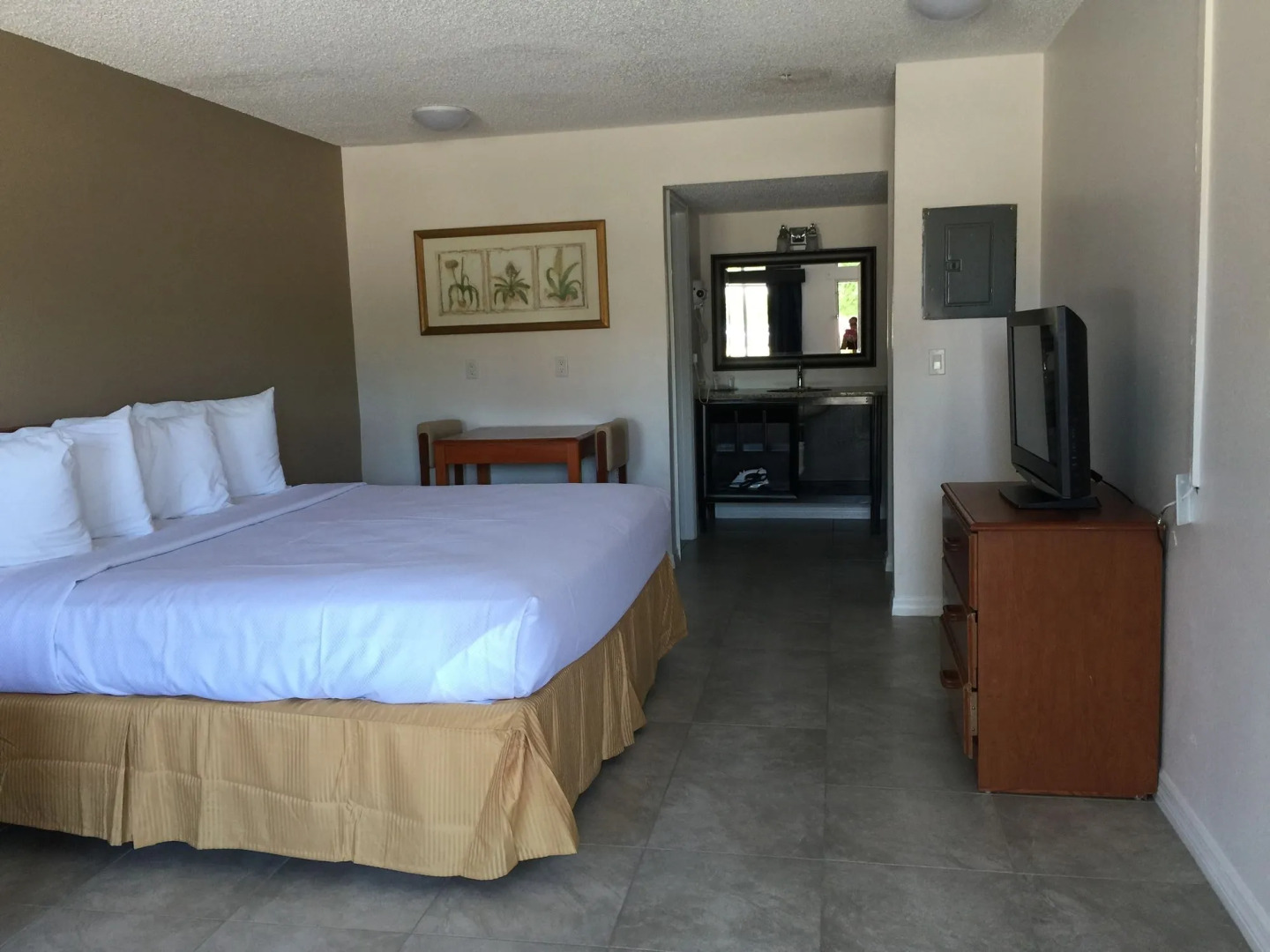 Lantern Inn & Suites