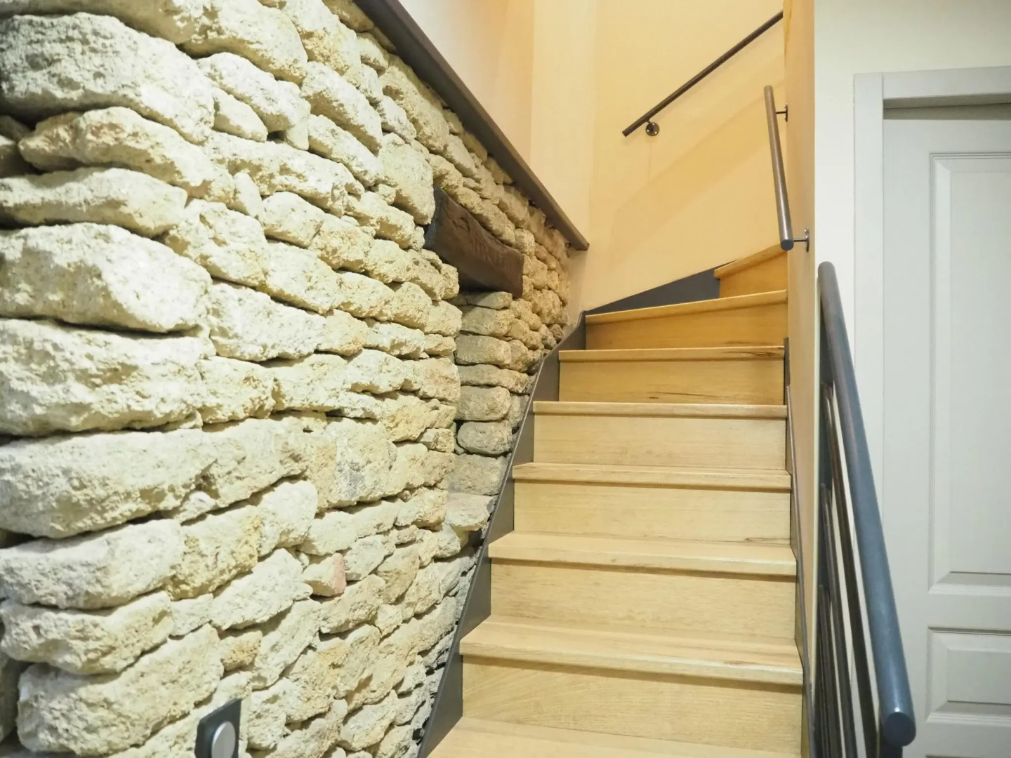 Stone House Near Chateauneuf-du-pape Vineyards