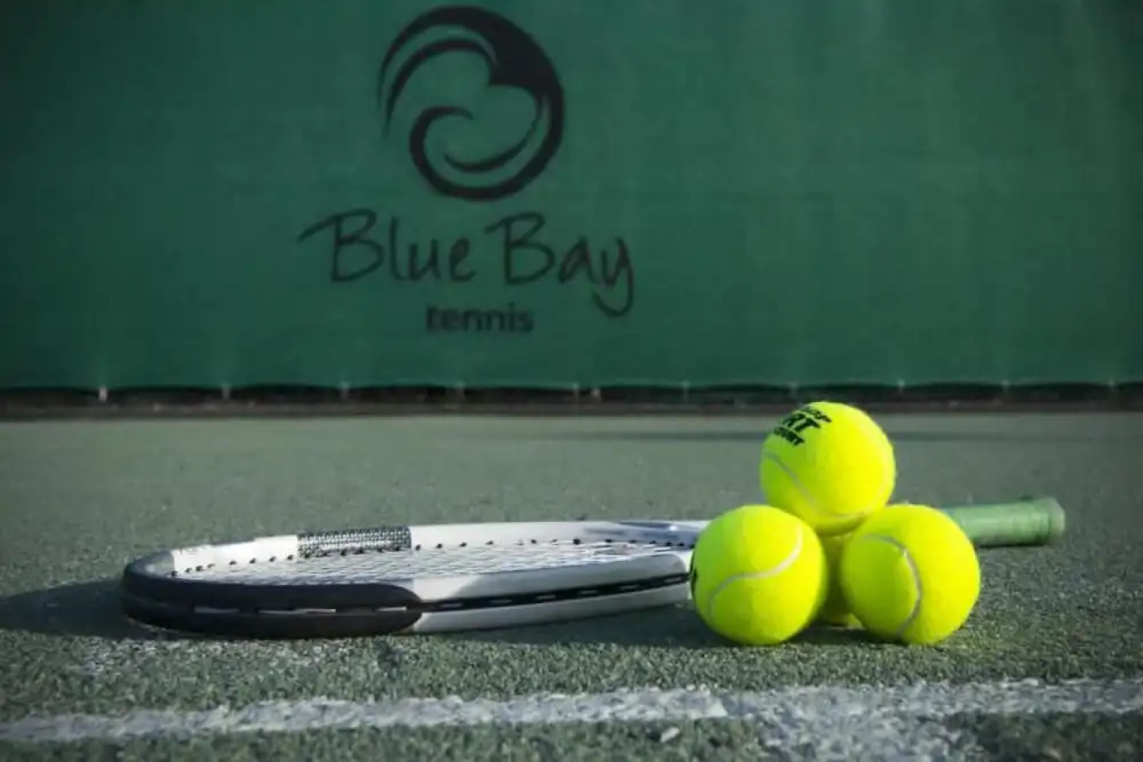 Charming 2BR Apt With Tropical Garden Pool