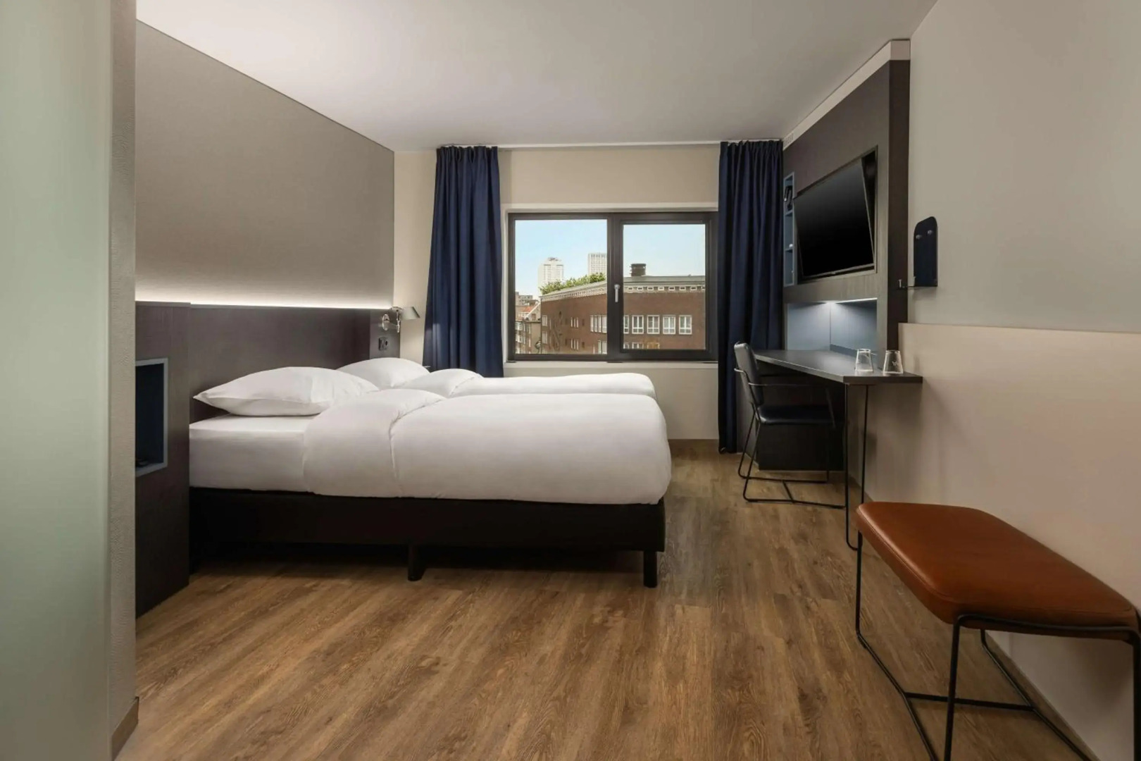 Отель DoubleTree by Hilton Rotterdam Centre