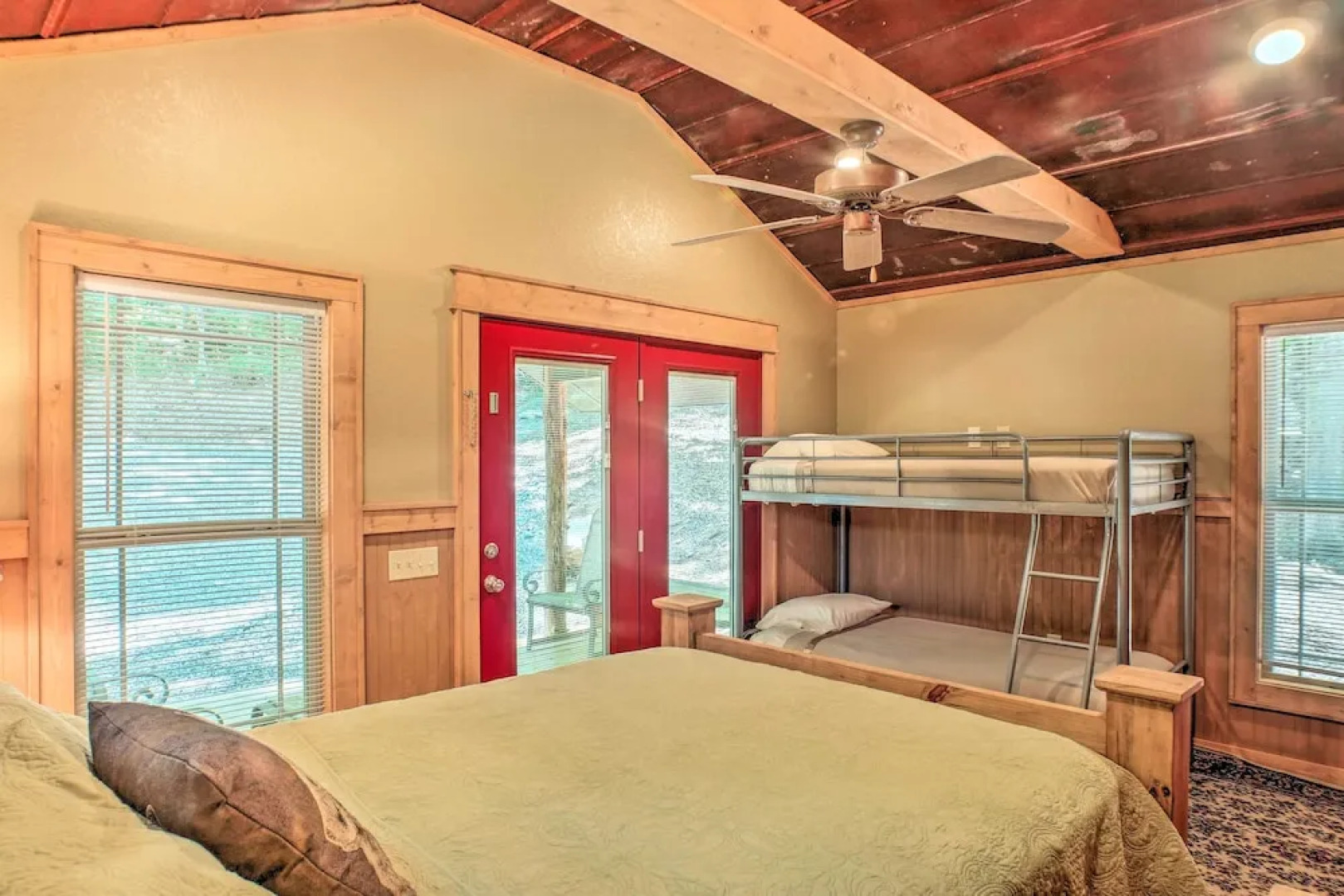 Guntersville Lake Cabin w/ 3 Fishing Ponds!