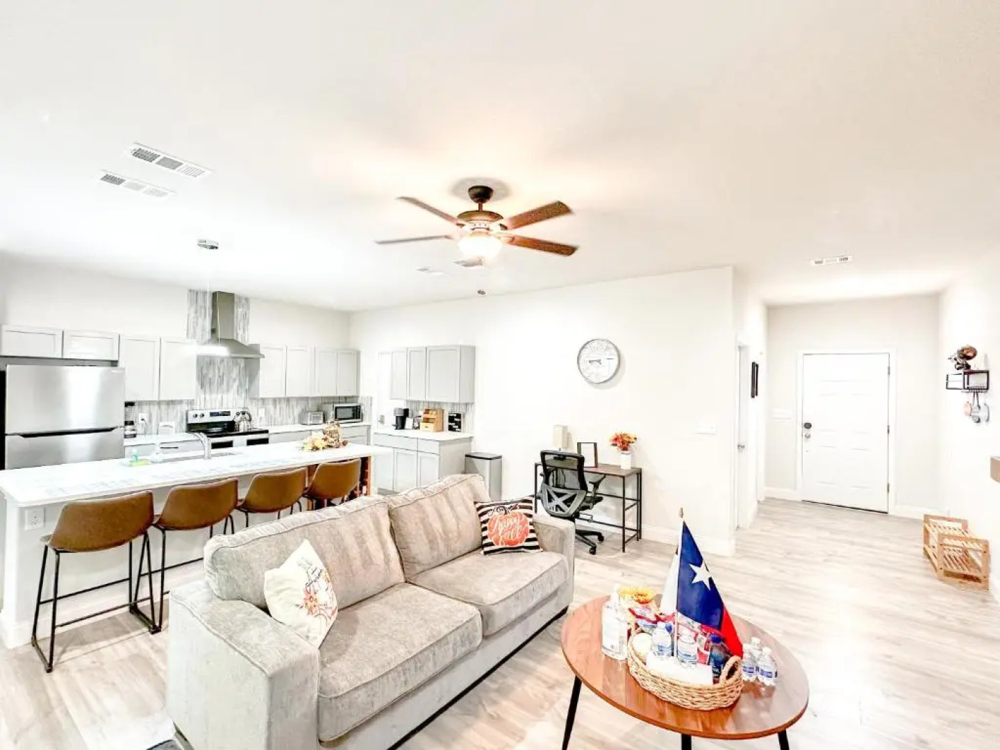 LakeDallasPoolHouse GREAT memories, near LAKE!