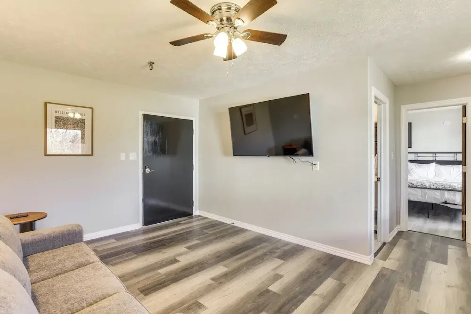 Golf, Shop, Tour & More: Oakland City Apartment