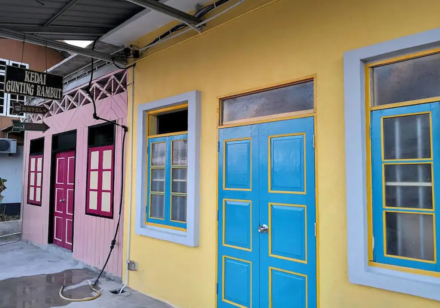 Riverbank Dungun Guesthouse & Cafe