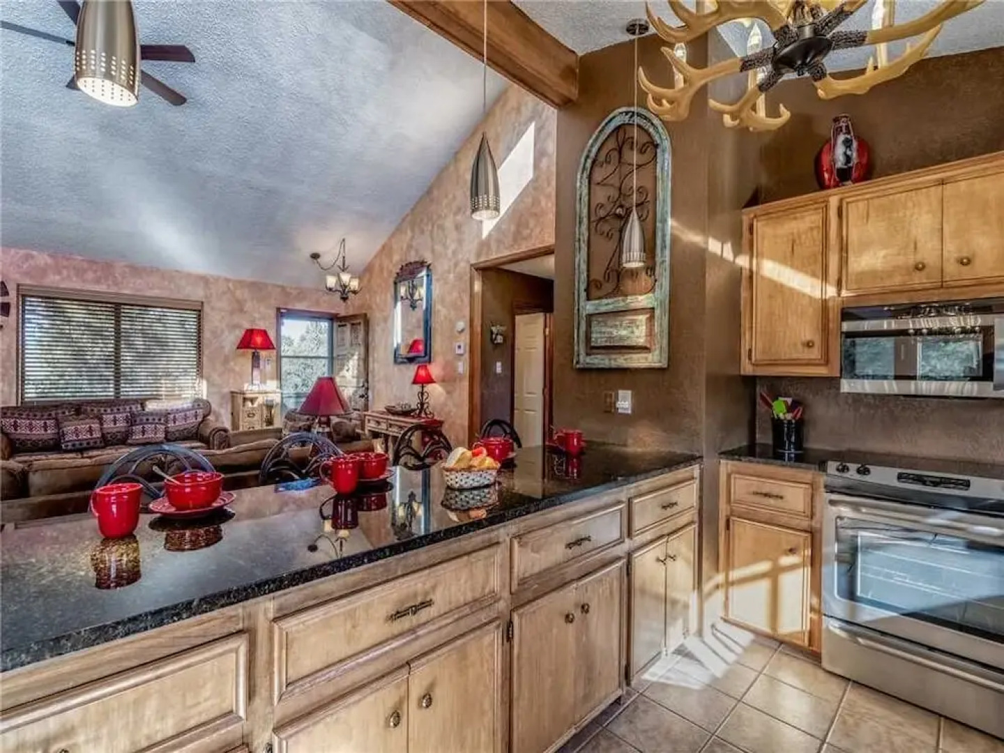 Naylor Mountain Retreat - Three Bedroom Cabin with Hot Tub