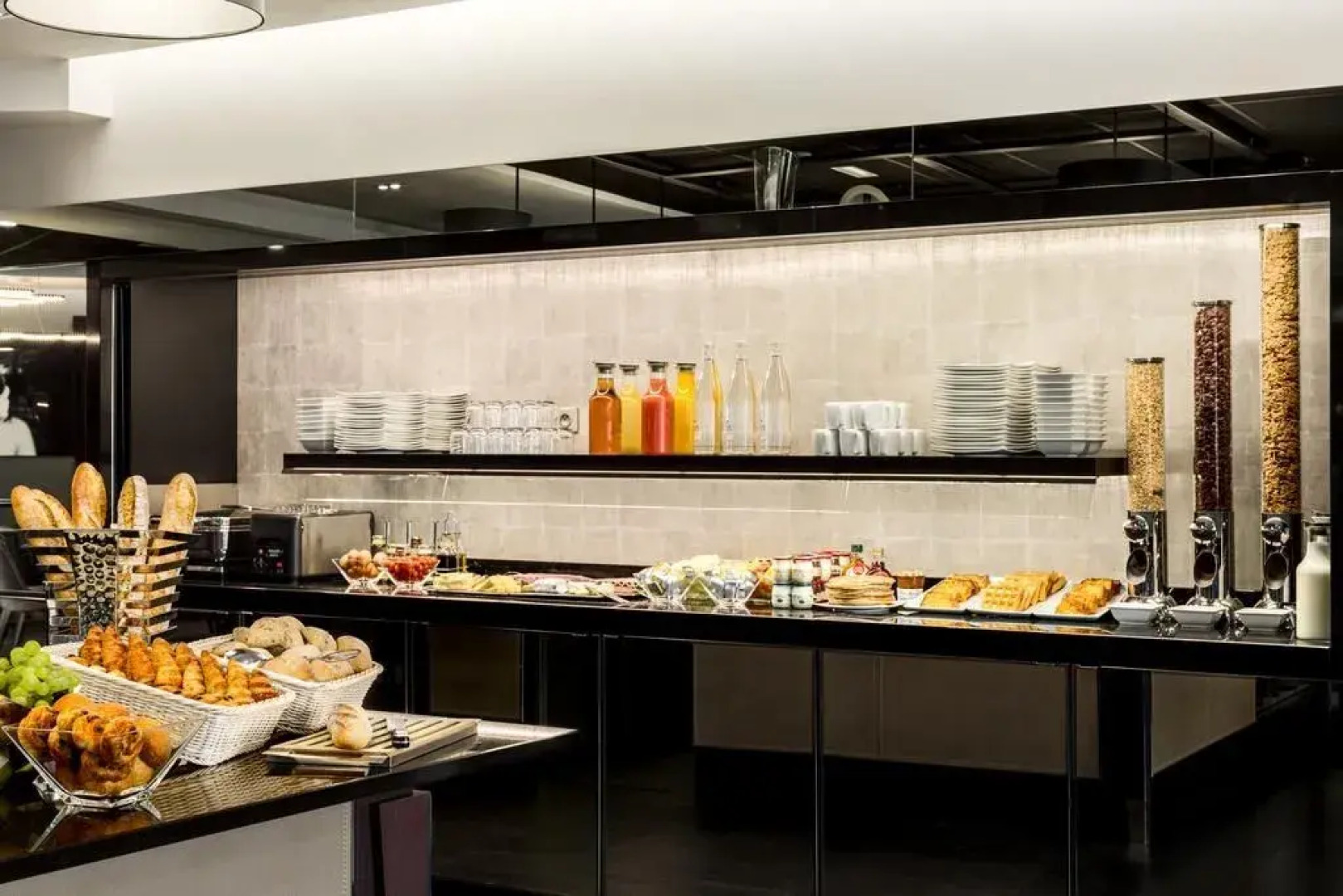 AC Porte Maillot Hotel